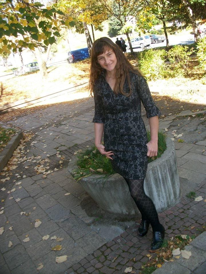 25P sexy females in tights pantyhose nylons 42