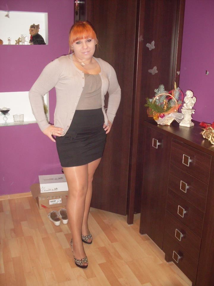 25P sexy females in tights pantyhose nylons 42