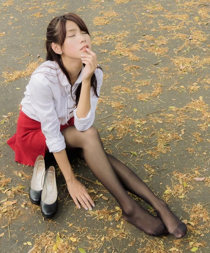 25P Asian Wives &amp; GFs in Pantyhose Part 1 of 2