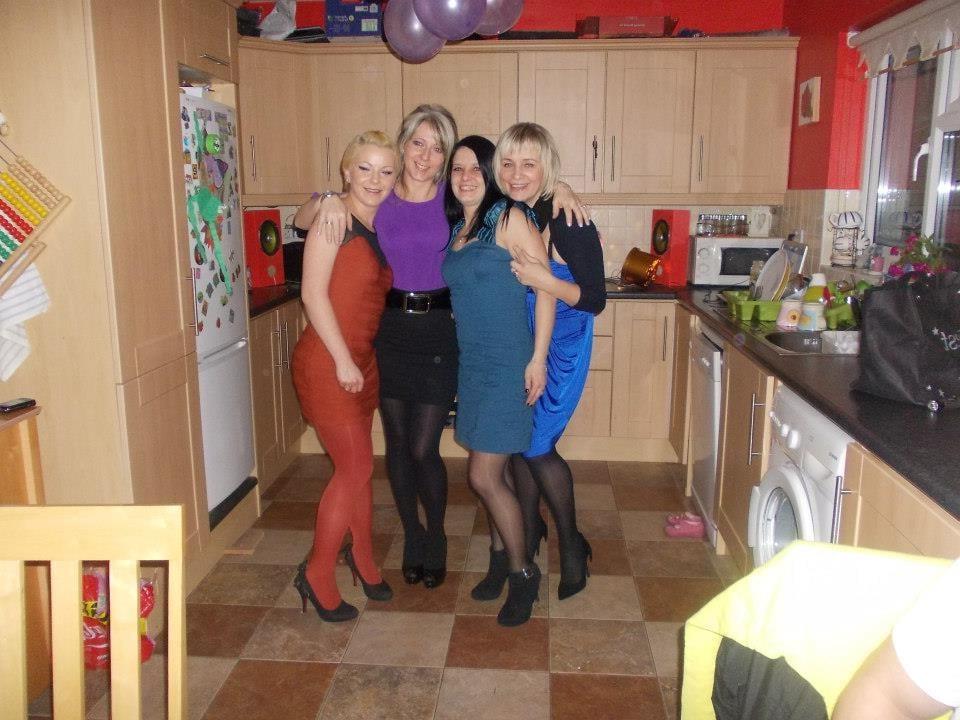 25P sexy females in tights pantyhose nylons 52