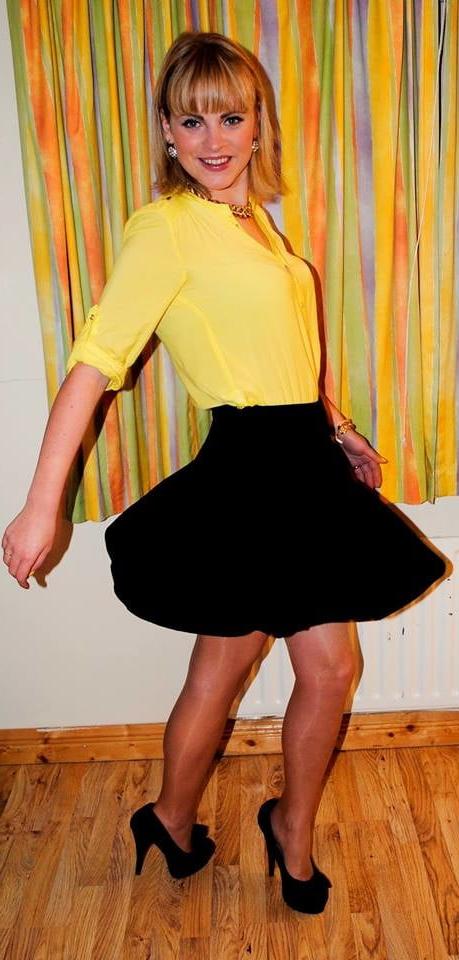 25P sexy females in tights pantyhose nylons 52