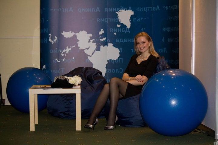 25P sexy females in tights pantyhose nylons 52