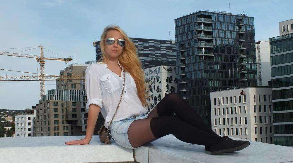 25P sexy females in tights pantyhose nylons 47