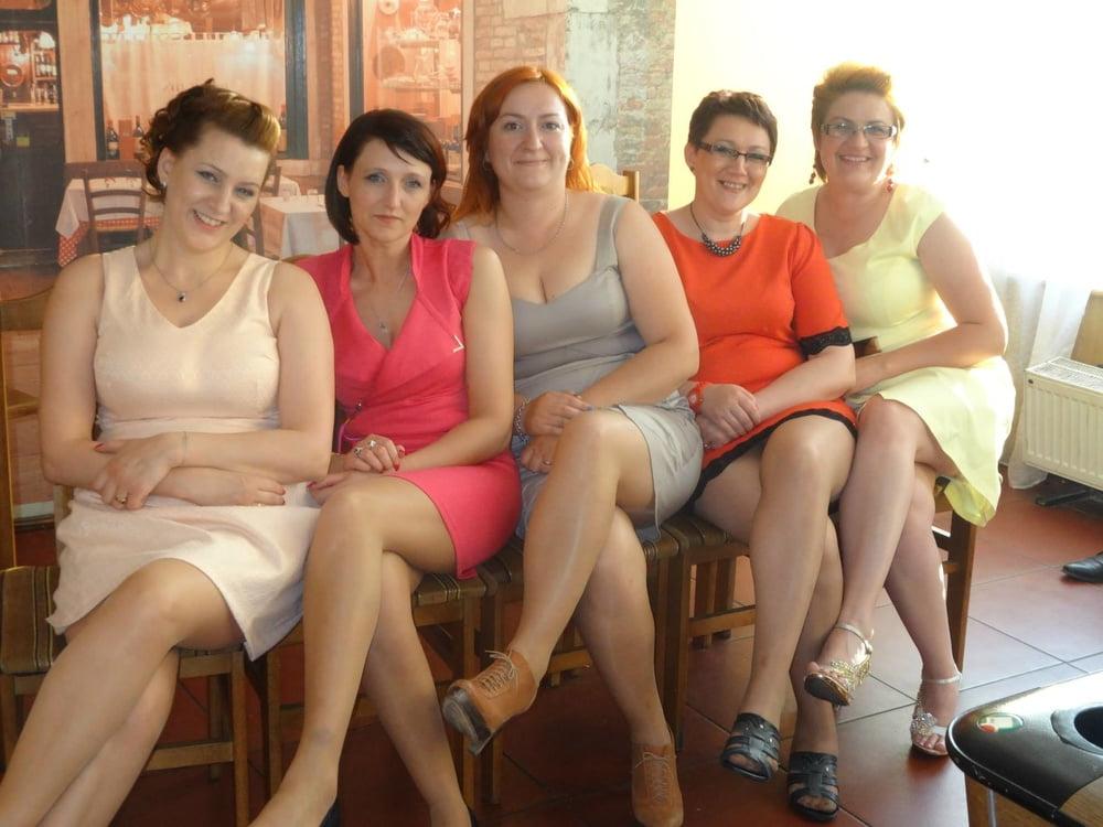 25P sexy females in tights pantyhose nylons 44