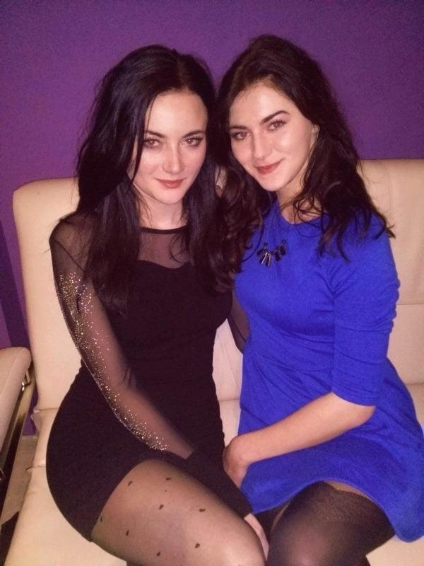 25P sexy females in tights pantyhose nylons 44