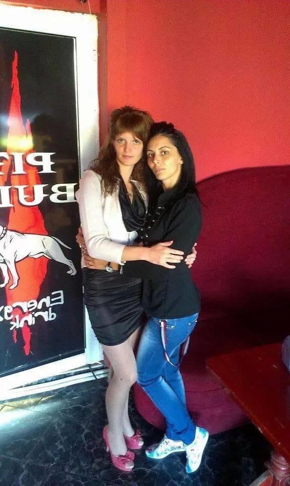 25P sexy females in tights pantyhose nylons 44