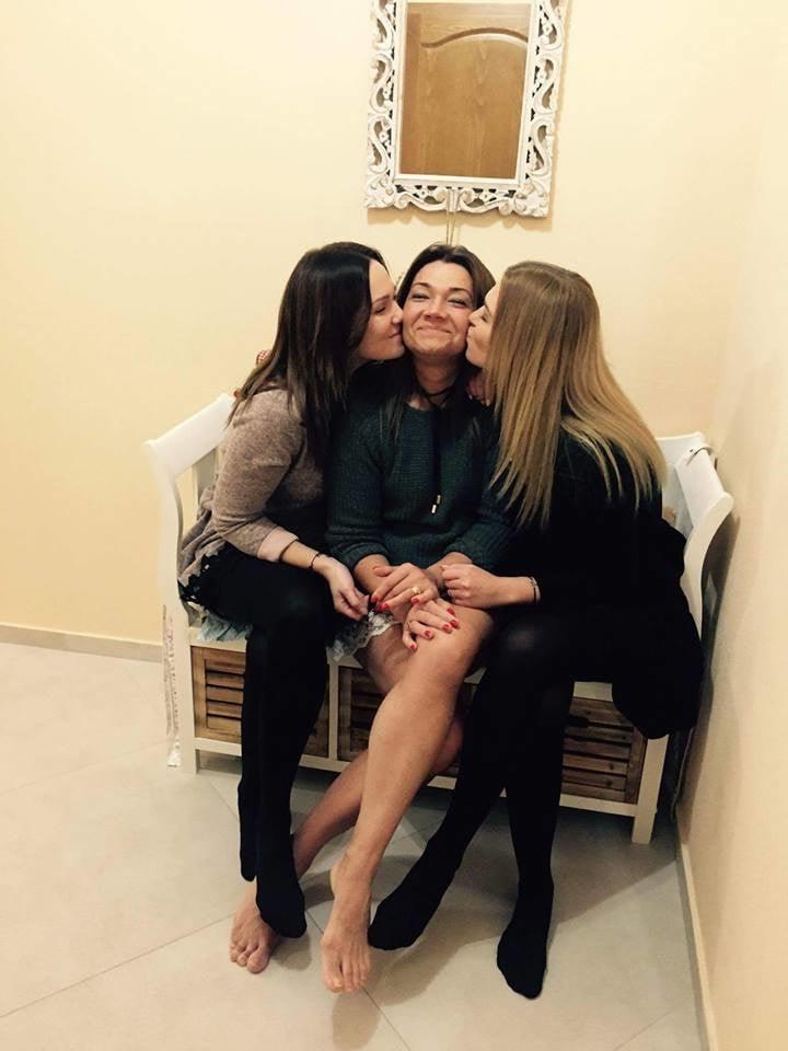 25P sexy females in tights pantyhose nylons 44