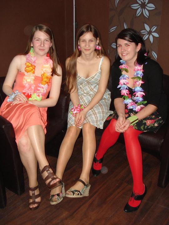25P sexy females in tights pantyhose nylons 48