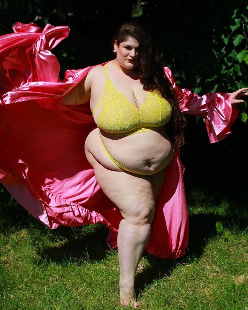 25P Hoodyman SSBBW 327 . Dirty pervert who exposes fat pigs .