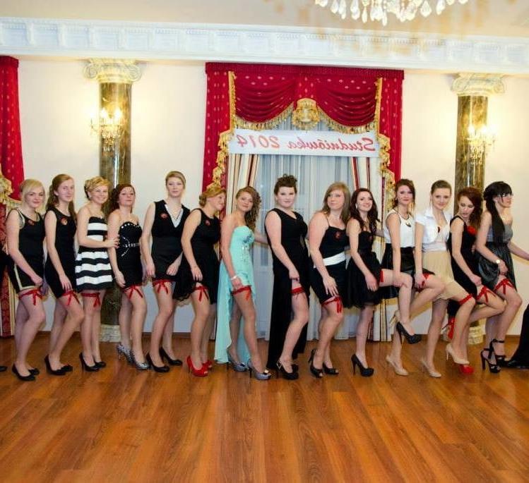25P sexy females in tights pantyhose nylons 37