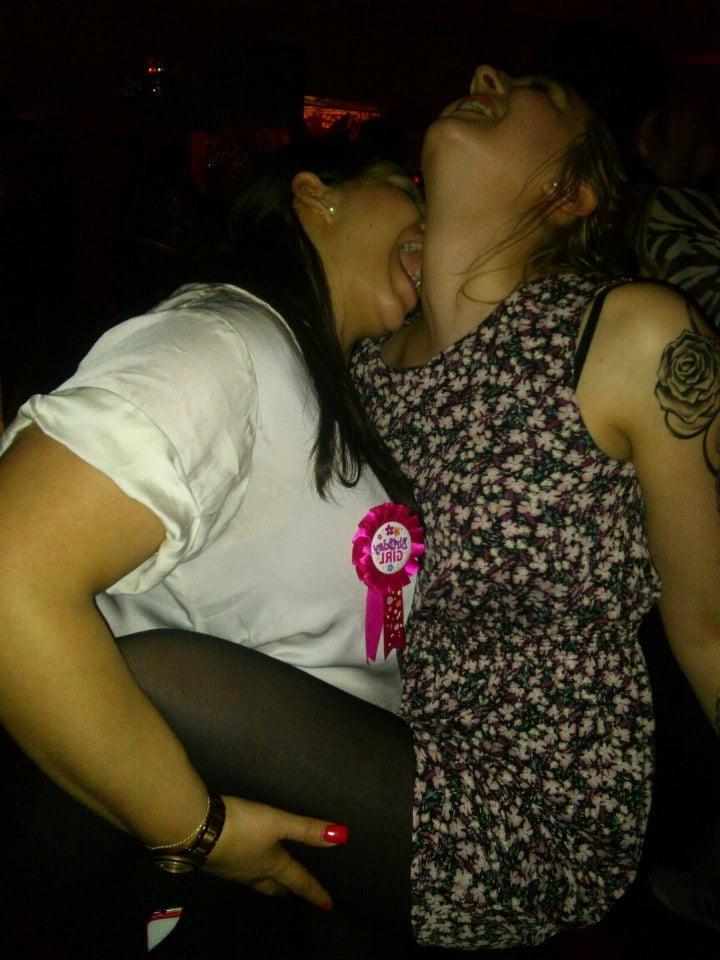 25P sexy females in tights pantyhose nylons 37