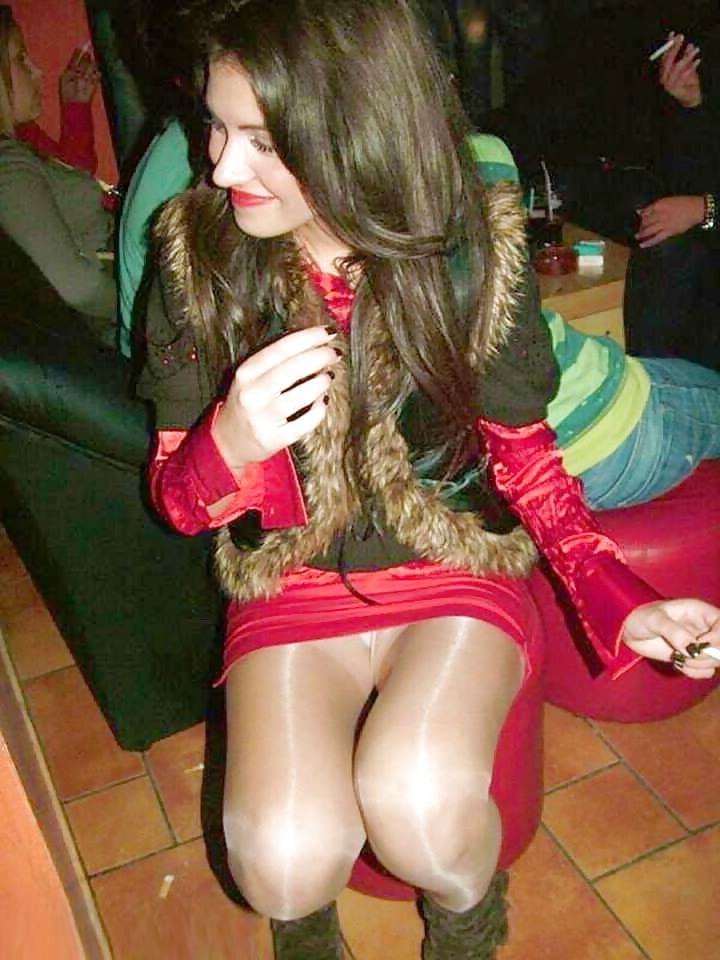 25P Upskirts pantyhose 1