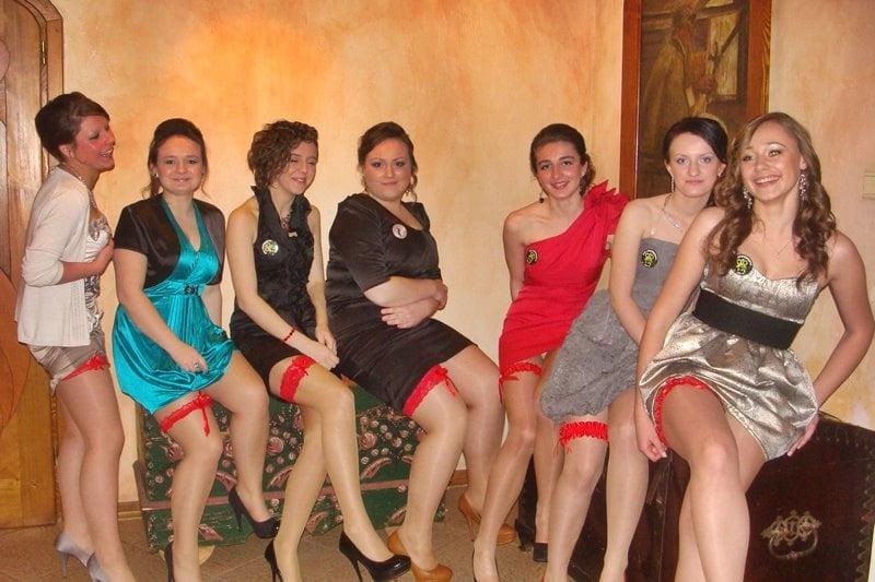 25P sexy females in tights pantyhose nylons 36