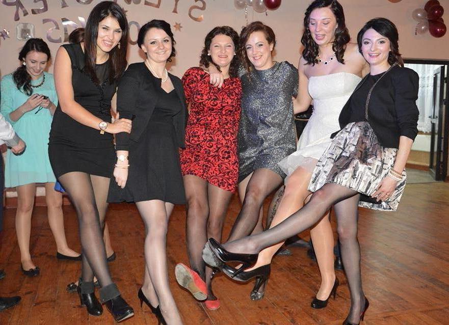 25P sexy females in tights pantyhose nylons 36