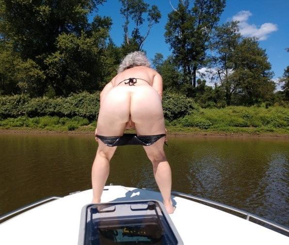 25P Matures on a boat 4