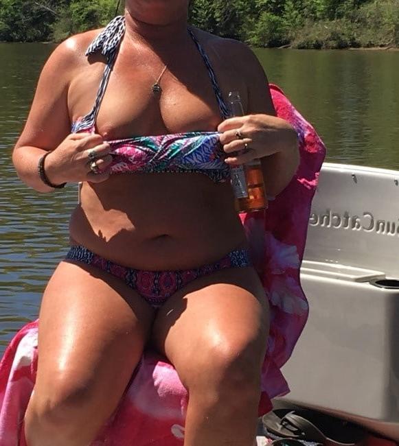 25P Matures on a boat 4