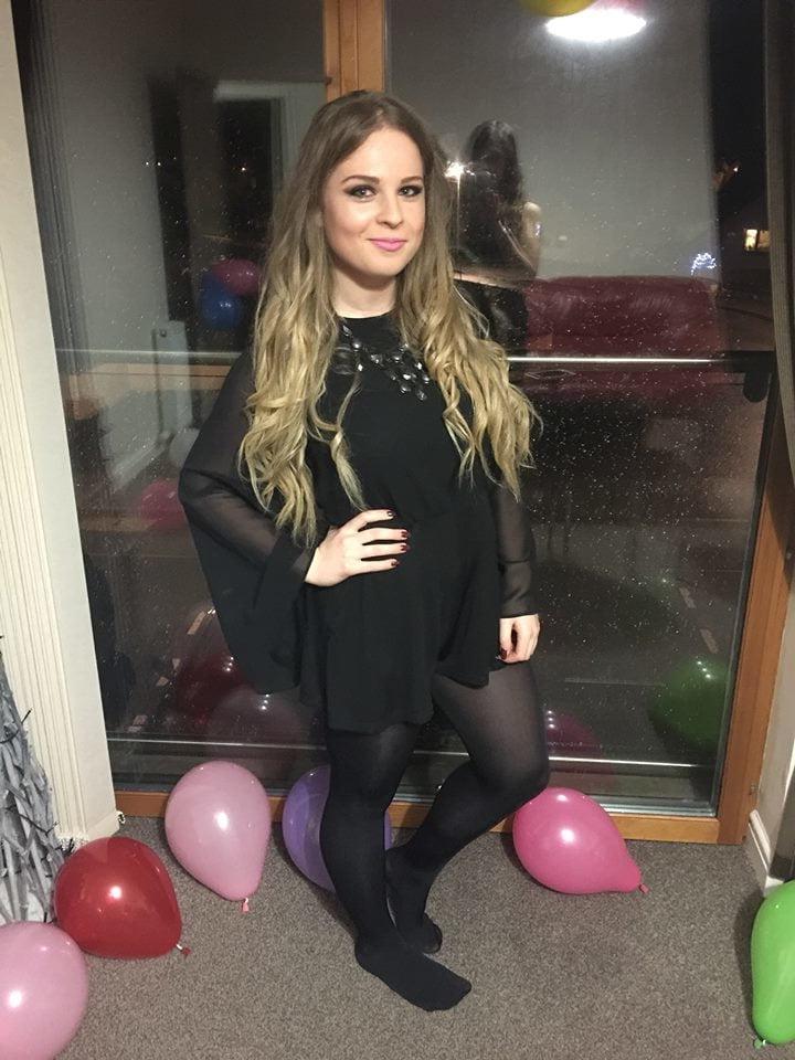 25P sexy females in tights pantyhose nylons 32