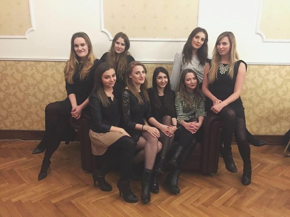 25P sexy females in tights pantyhose nylons 32