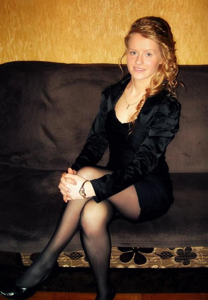 25P sexy females in tights pantyhose nylons 40