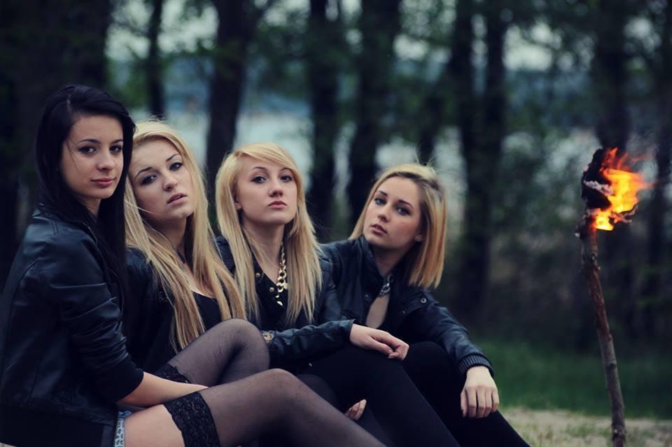 25P sexy females in tights pantyhose nylons 40