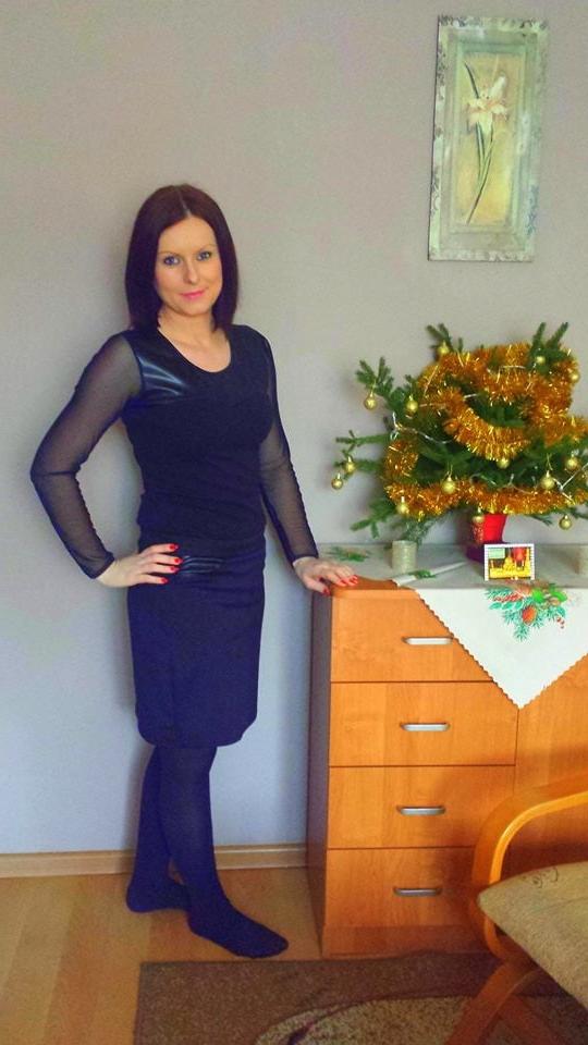 25P sexy females in tights pantyhose nylons 35