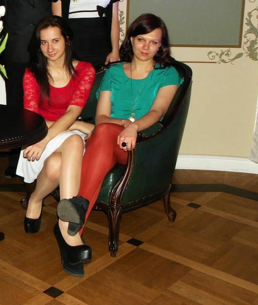 25P sexy females in tights pantyhose nylons 39