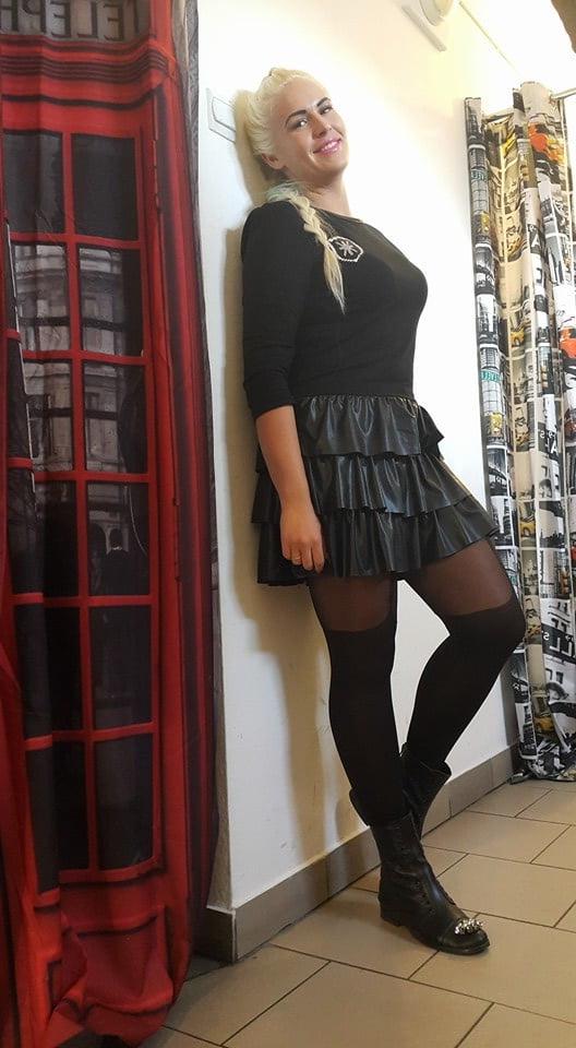 25P sexy females in tights pantyhose nylons 39