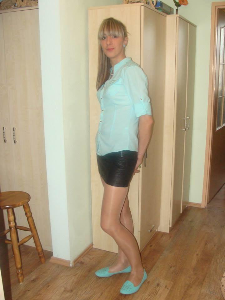 25P sexy females in tights pantyhose nylons 39