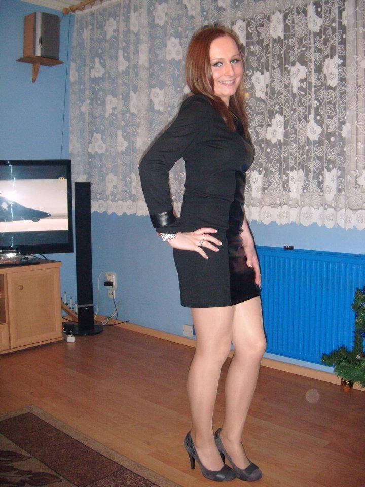 25P sexy females in tights pantyhose nylons 34