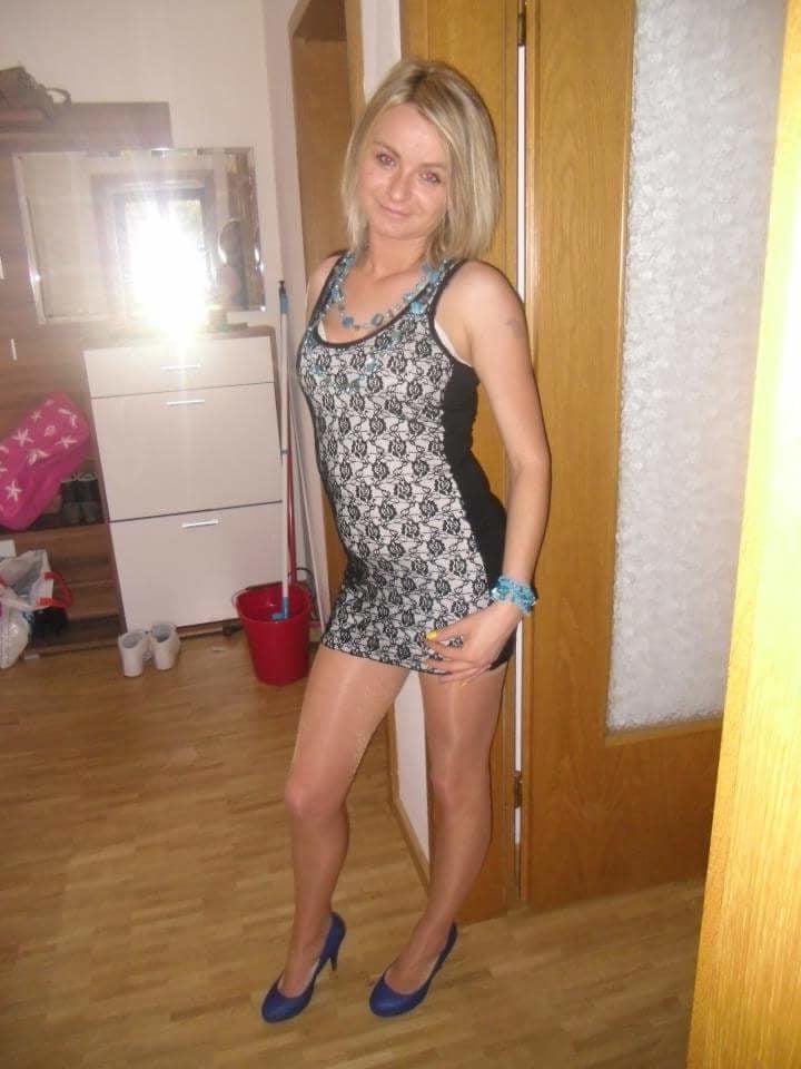 25P sexy females in tights pantyhose nylons 34