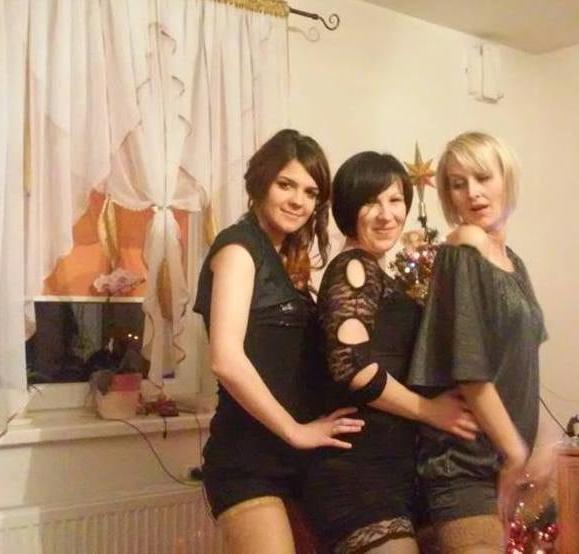 25P sexy females in tights pantyhose nylons 34