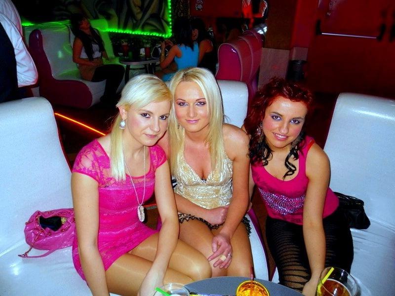 25P sexy females in tights pantyhose nylons 34