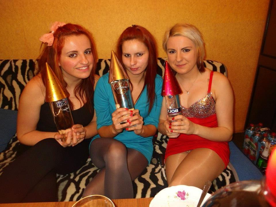 25P sexy females in tights pantyhose nylons 34