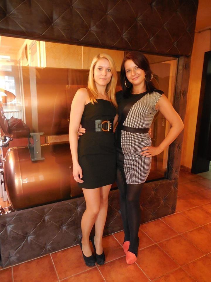 25P sexy females in tights pantyhose nylons 34