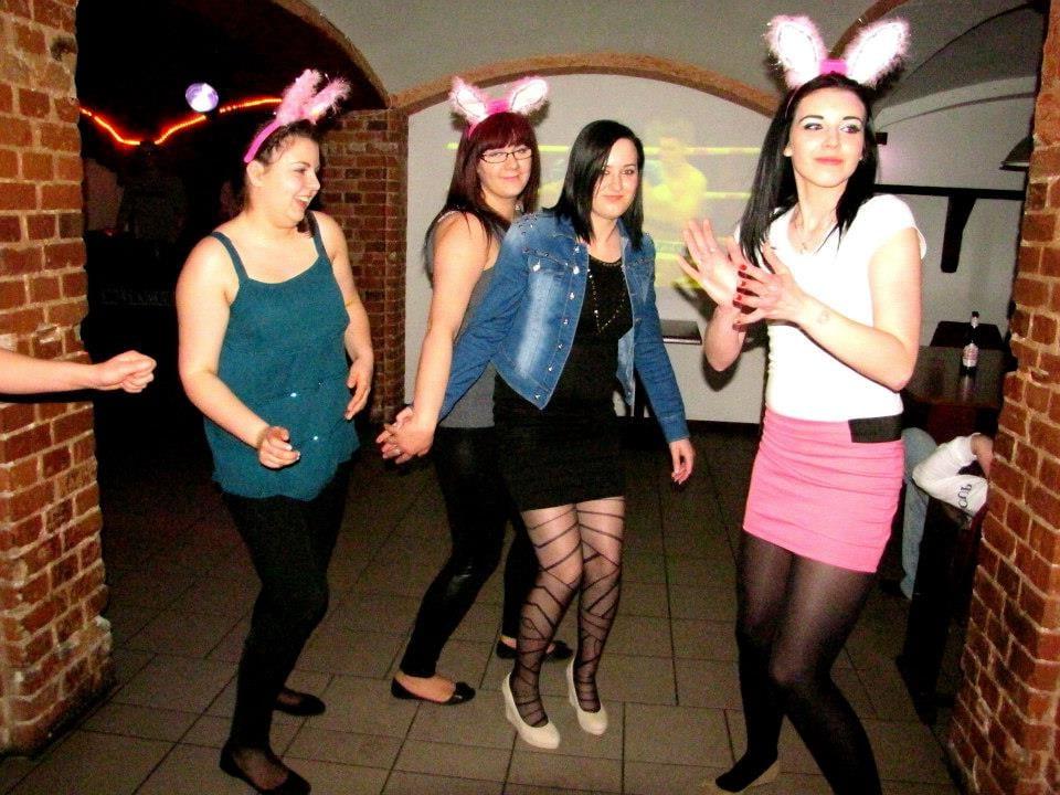 25P sexy females in tights pantyhose nylons 34