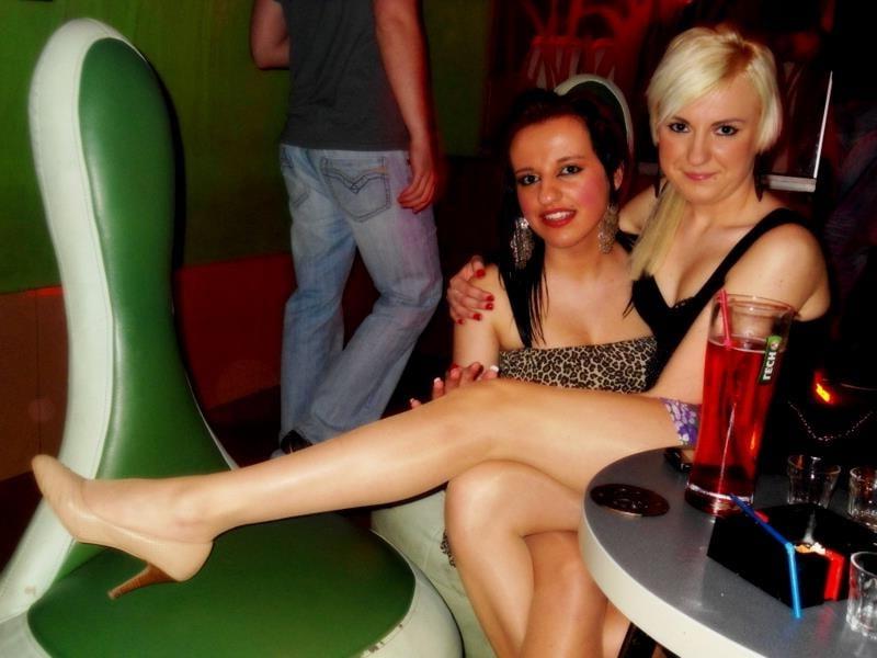 25P sexy females in tights pantyhose nylons 34