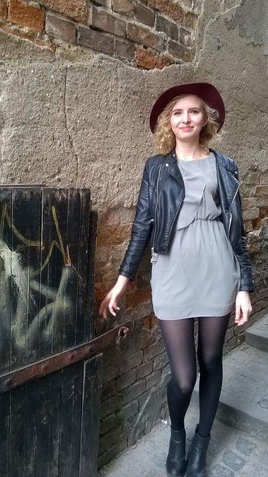 25P sexy females in tights pantyhose nylons 29