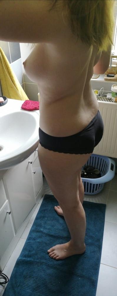 11P LAURA 32 Y FRENCH WHORE FROM AMIENS