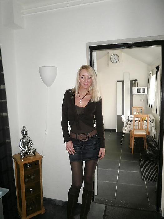 23P My friends sexy and old dirty mom comments please