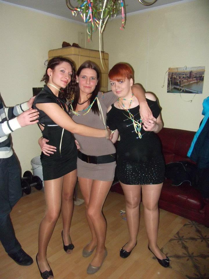 25P sexy females in tights pantyhose nylons 31