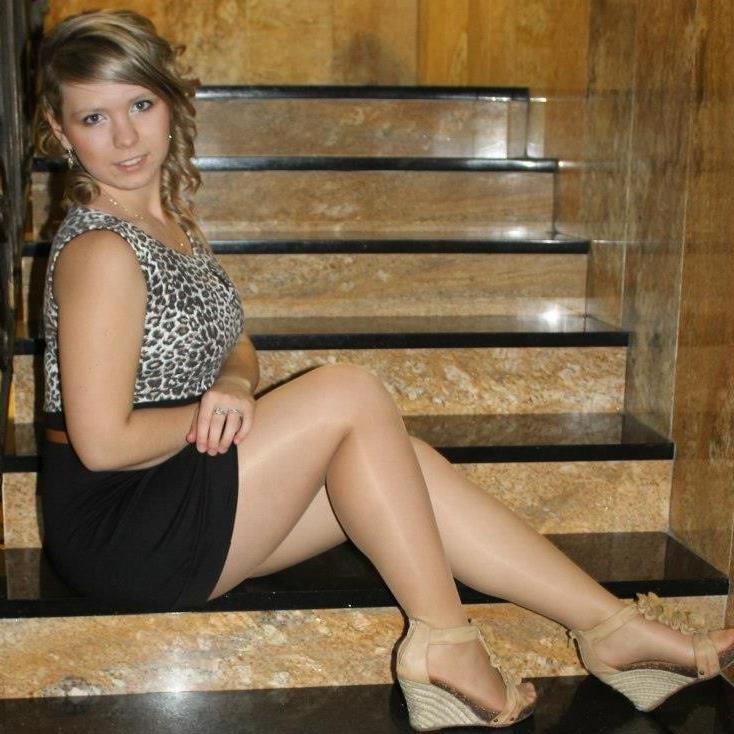 25P sexy females in tights pantyhose nylons 31