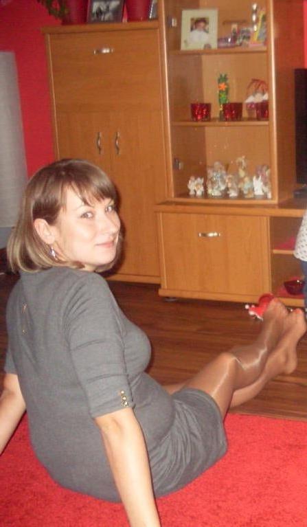 25P sexy females in tights pantyhose nylons 31