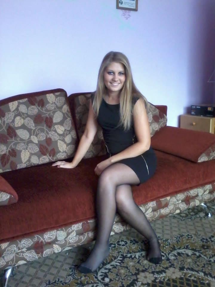 25P sexy females in tights pantyhose nylons 31