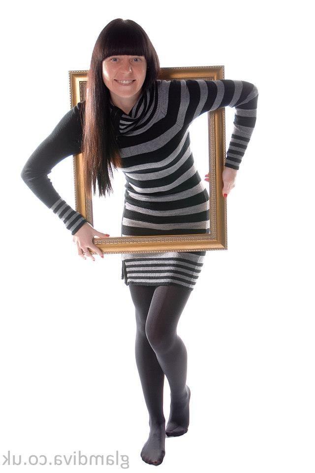 25P sexy females in tights pantyhose nylons 27