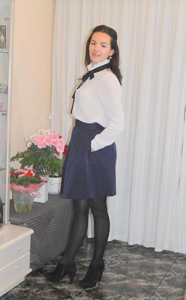 25P sexy females in tights pantyhose nylons 27