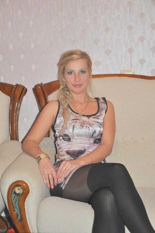 25P sexy females in tights pantyhose nylons 27