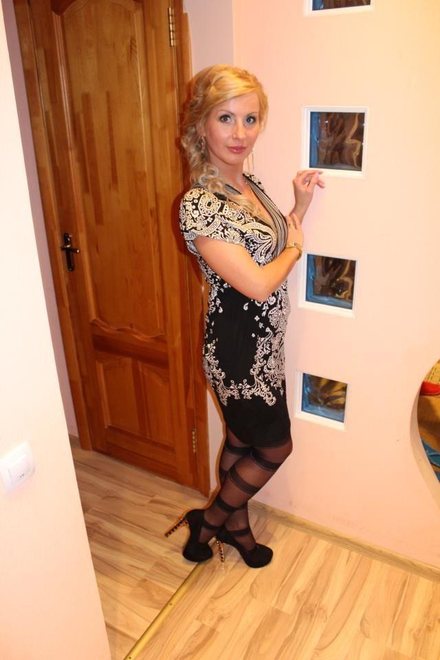 25P sexy females in tights pantyhose nylons 27
