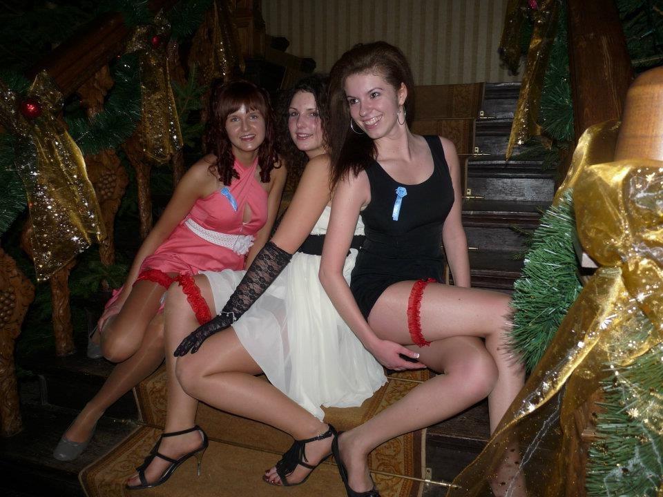 25P sexy females in tights pantyhose nylons 30