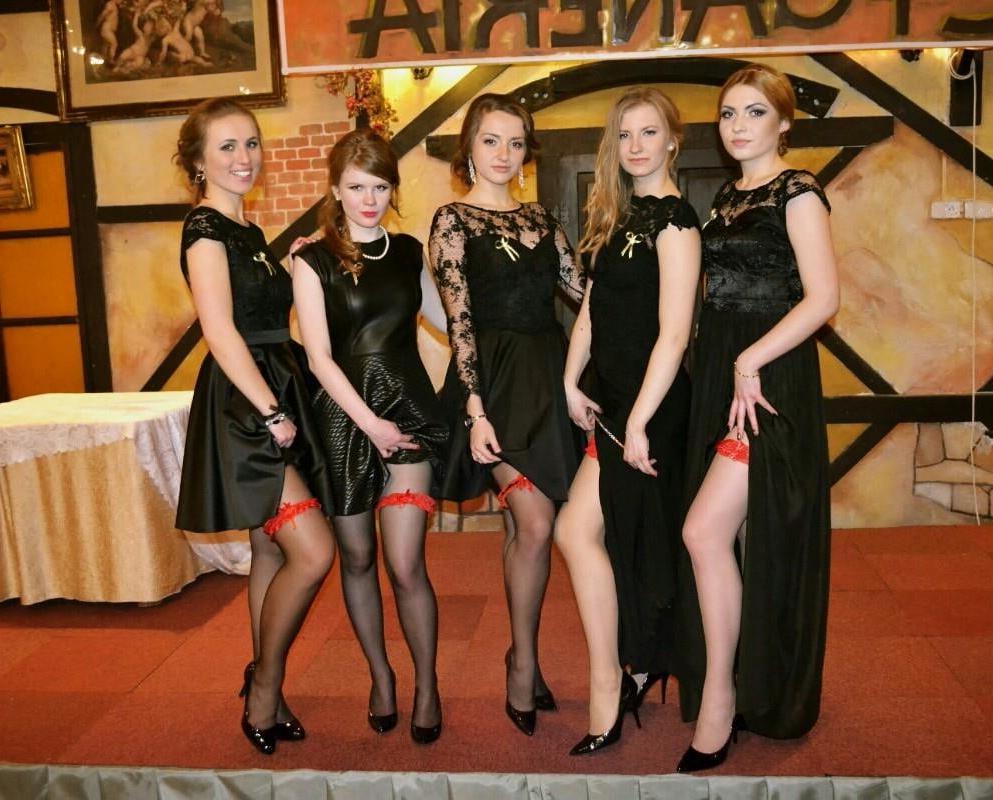 25P sexy females in tights pantyhose nylons 30