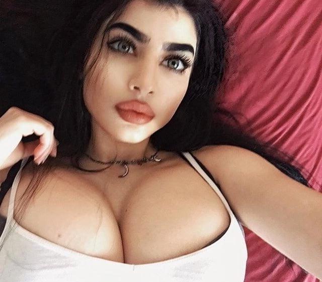 25P Non-Nude Busty Babes 25